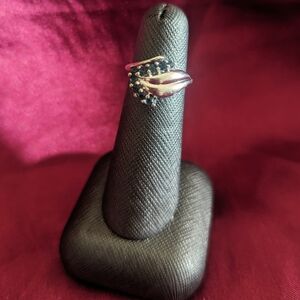 Elegant Blue Stones In Silver Toned Metal Women's Ring Size 4.5